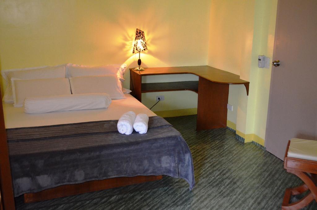 Blue Bamboo Hotel Balabag  Room photo