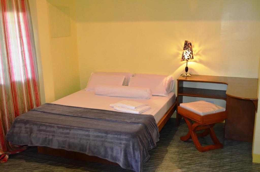 Blue Bamboo Hotel Balabag  Room photo